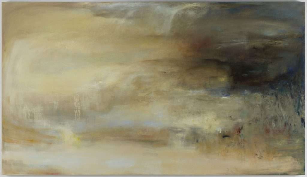 Un dipinto astratto dell’artista, caratterizzato da tonalità sabbia, gialle, blu e nere.